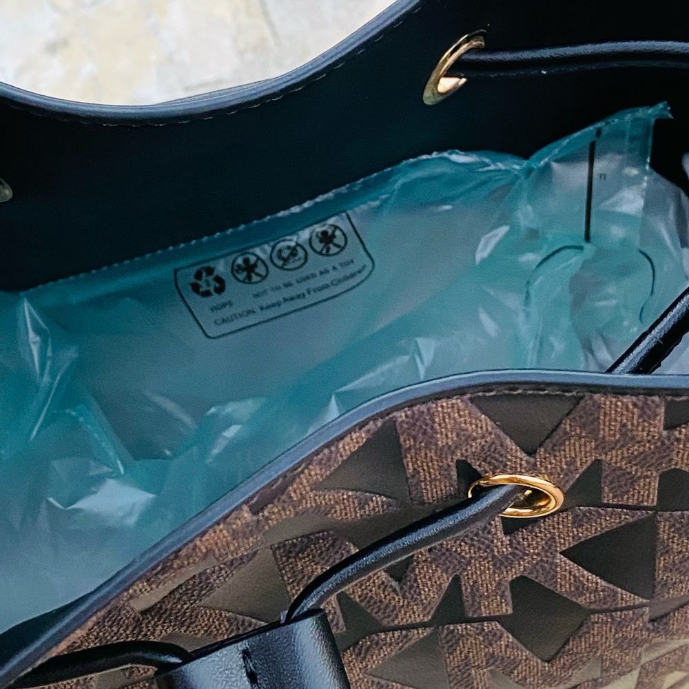 Michael Kors Suri MD messenger bucket bag&wallet - Picture 6 of 12